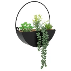 Vaso suspenso metal com plantas artificiais