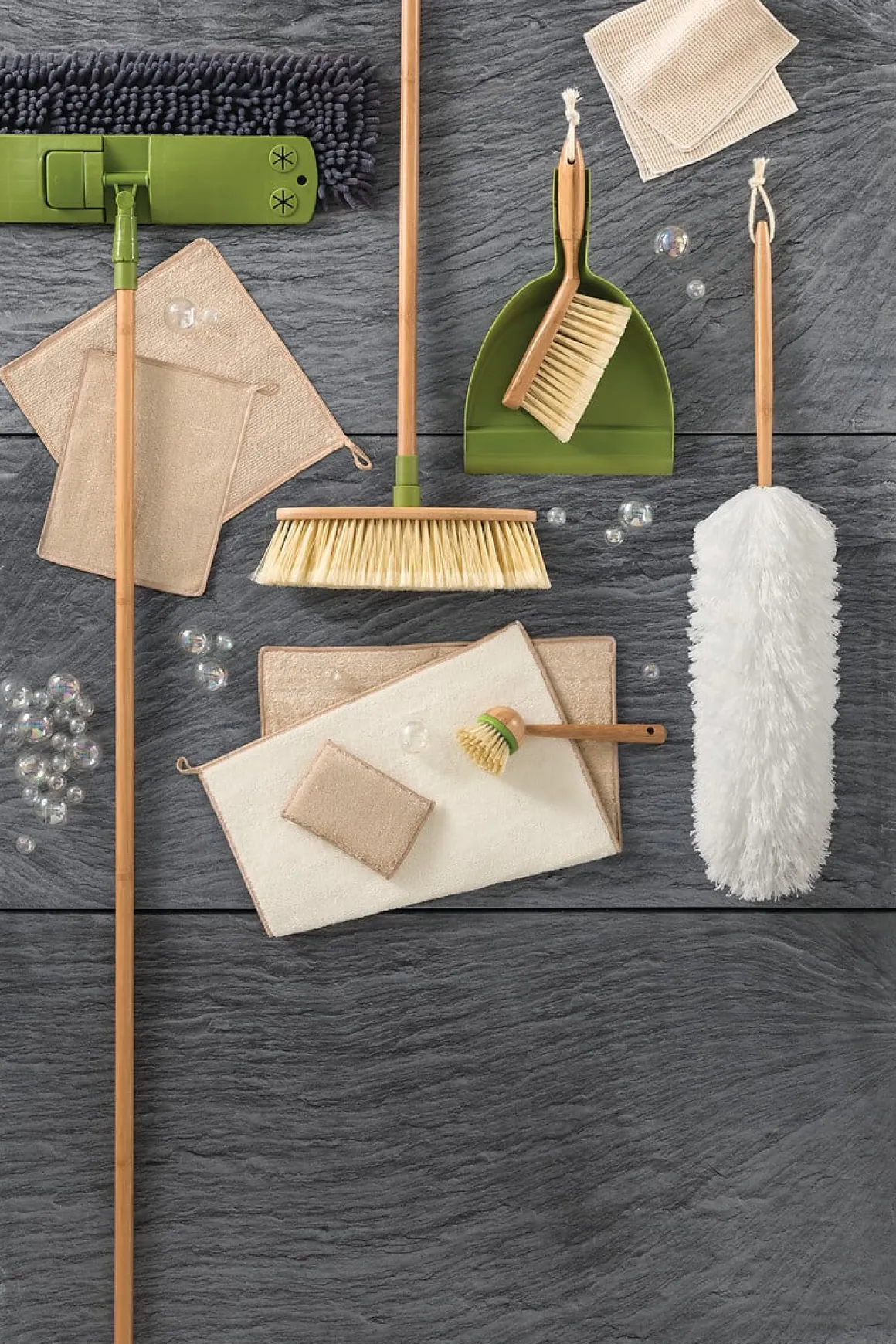 Vassoura com cabo em bambu