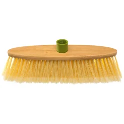 Vassoura com cabo em bambu